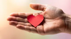 Mistä tietää, että joku on varmasti rakastumassa sinuun? – 3 hienovaraista merkkiä